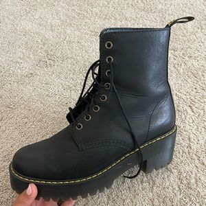 COPY - CUTE Dr. Martens platform boots.